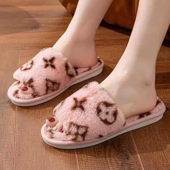 Women's Luxury Pink w/ Designer-inspired Brown Print Fluffy Plush Slides Size 9 - Picture 2 of 3